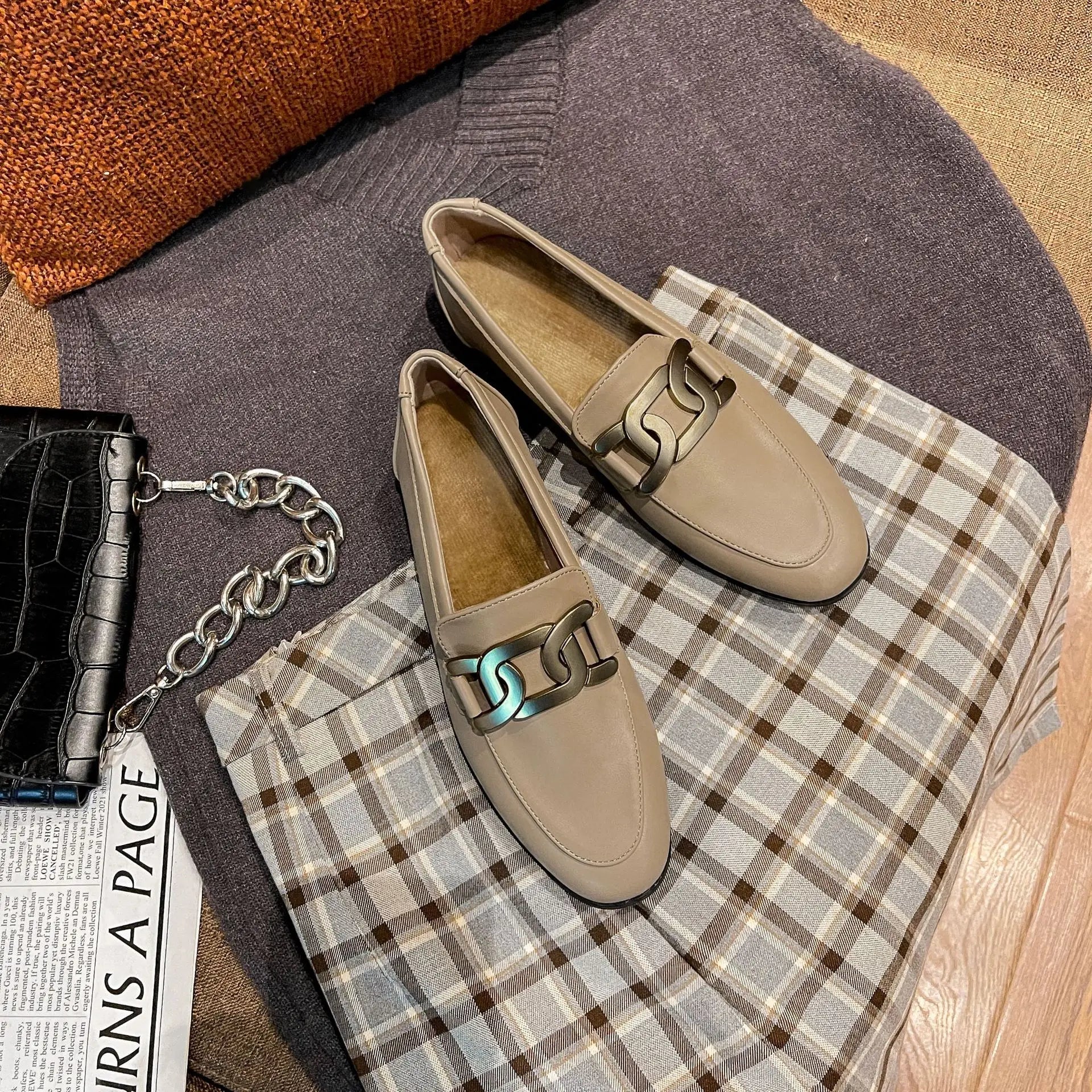 Metal Chain Plush Leather Round Toe Plus Size Autumn Moccasins Loafers