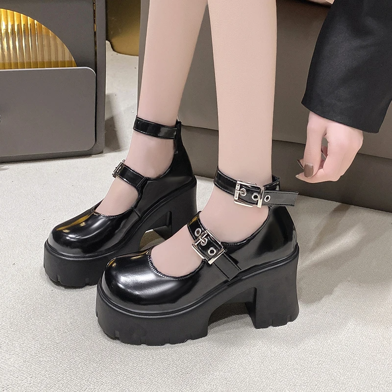 Anzia Platform Sandals