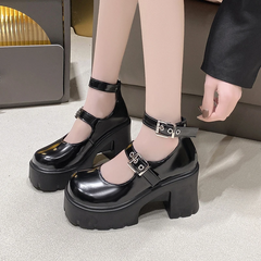 Anzia Platform Sandals