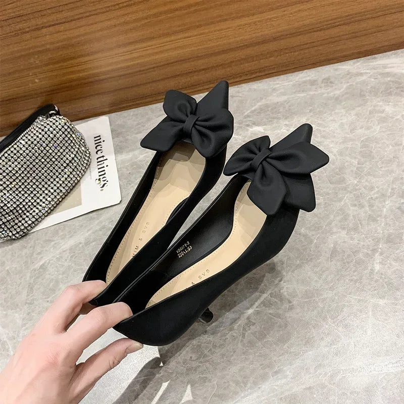 Retro Casual Sweet Bow Design Round Toe New Low Heel Pumps