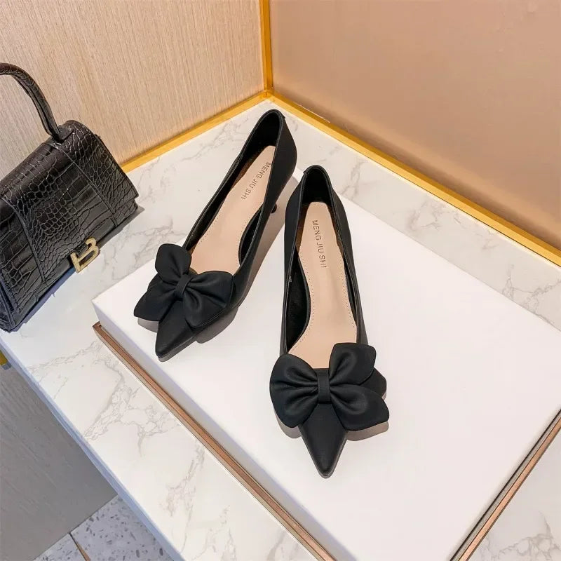 Retro Casual Sweet Bow Design Round Toe New Low Heel Pumps