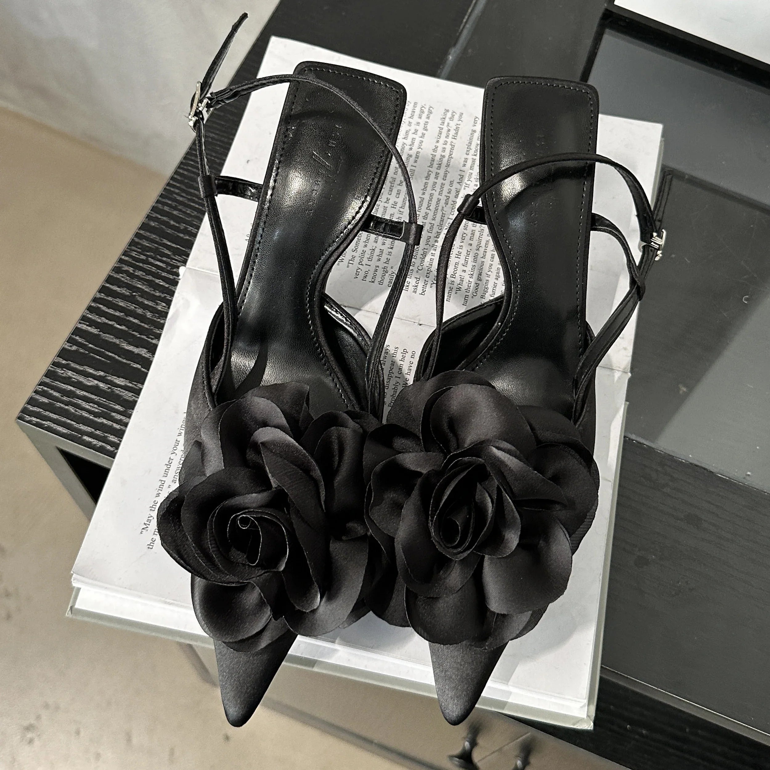 Pointed Toe Thin Mule Shoes
