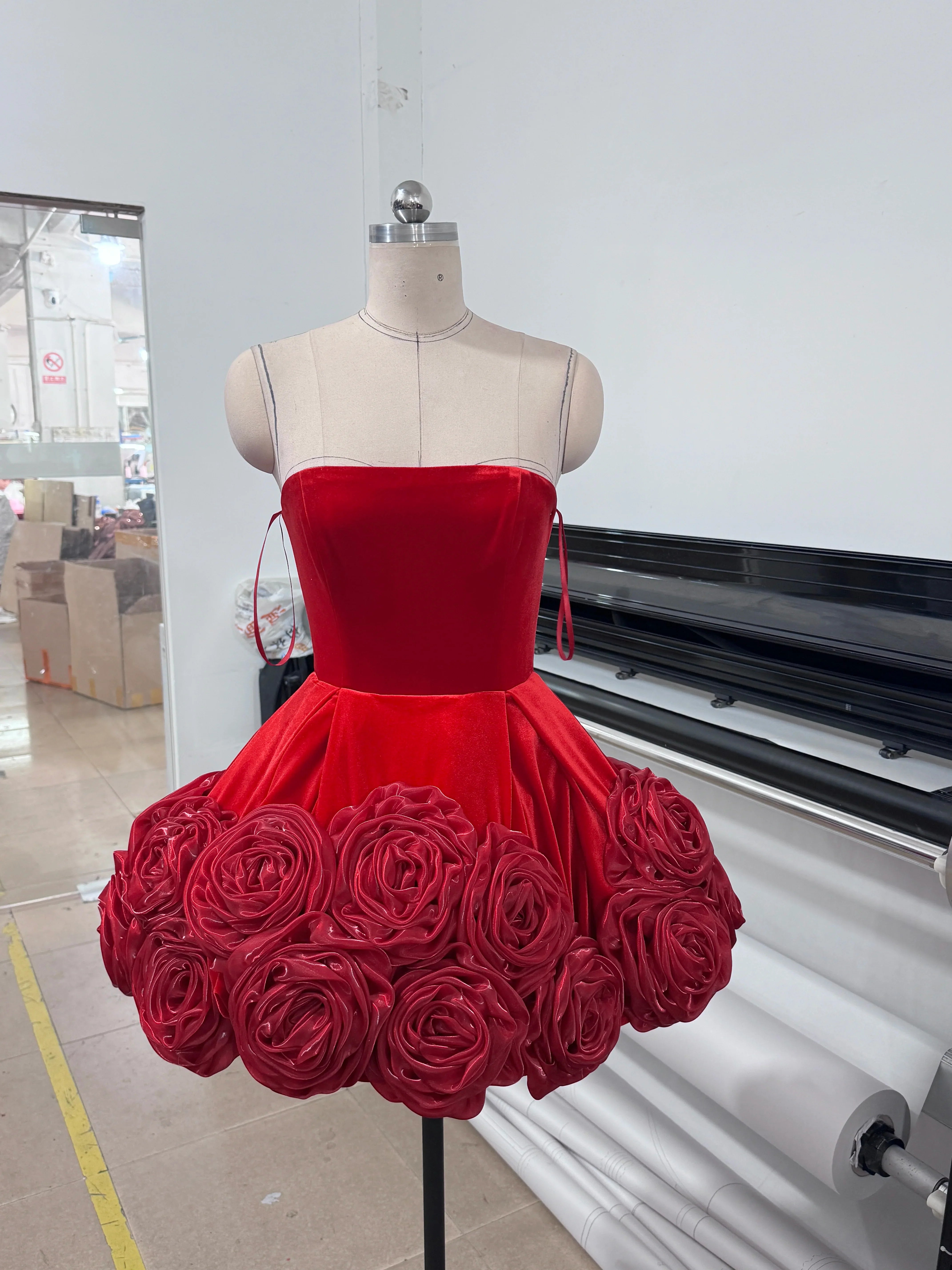Red Color Sexy Strapless Ball Gown Mini Celebrity Nightclub Party Dress