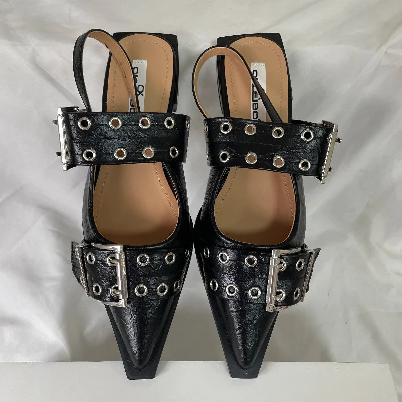 Finesse pointed Sandals